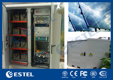 Gabinete de la estación base del compartimiento del generador con el panel del regulador solar/de la célula solar