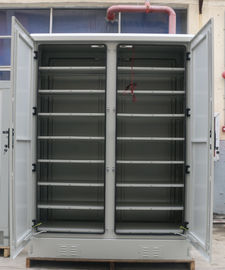 Recinto al aire libre de un sólo recinto de la batería de dos bahías con 2 capas del soporte Front Doors de la batería