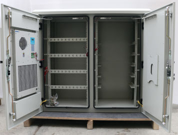 Dos gabinete montado en la pared al aire libre del compartimiento 24U, recinto al aire libre de las telecomunicaciones con el cambiador de calor