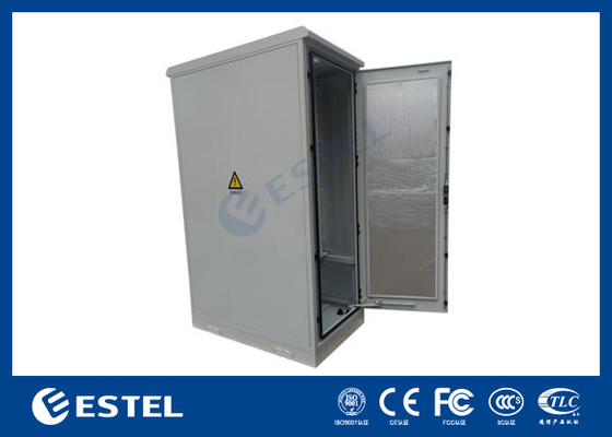 IP55 33U gabinete exterior 1 compartimiento con estante de baterías y distribución de energía