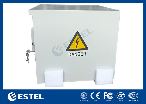 Gabinete de Telecomunicaciones para Exteriores con Montaje en Poste 8U IP55 RAL7035 con Control Térmico de Temperatura